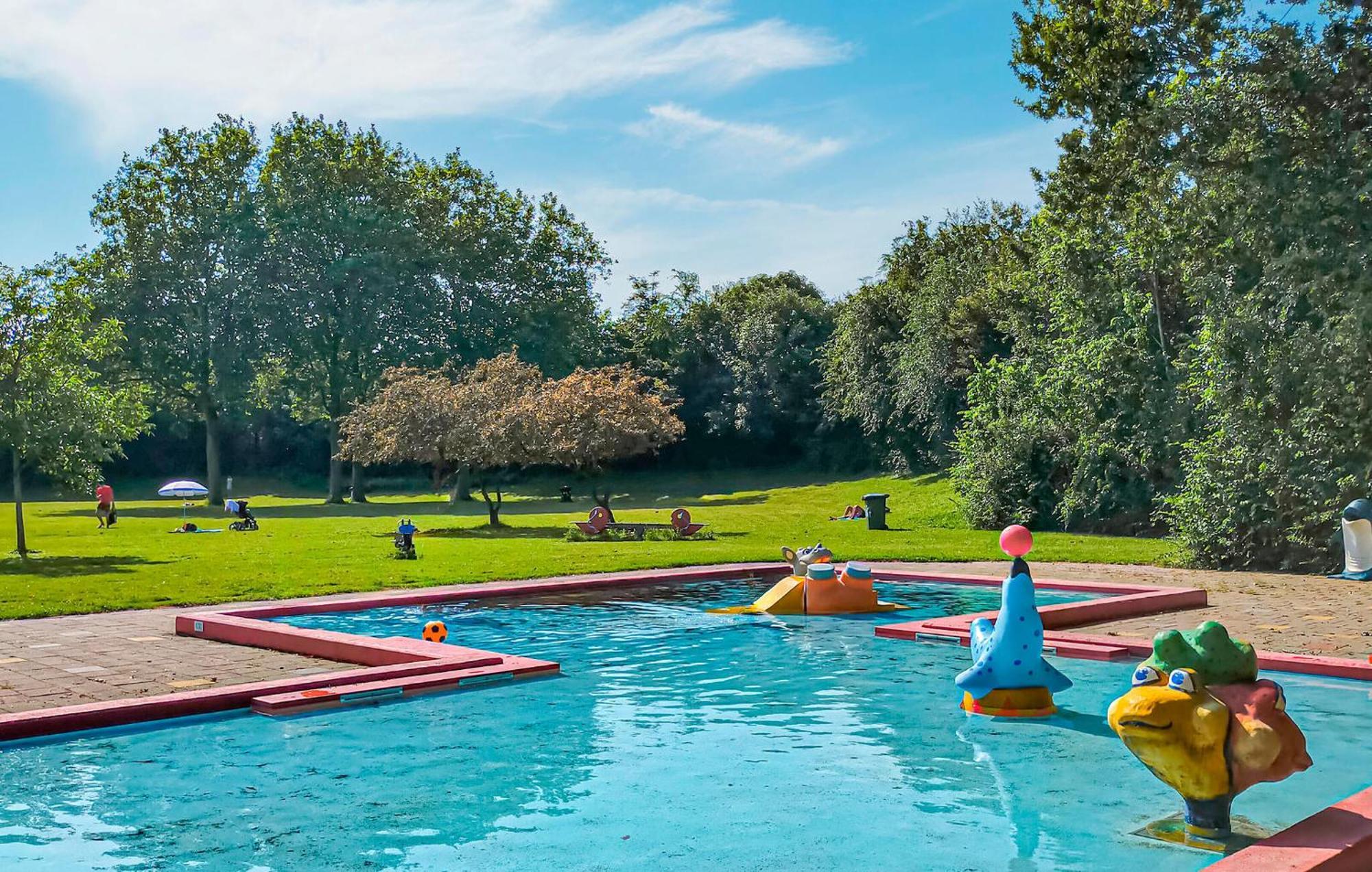 Vakantiehuis Awesome In With Outdoor Swimming Pool Heinkenszand